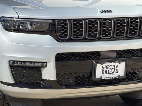 New 2025 Jeep Grand Cherokee L Summit w/ Obsidian Package image 7