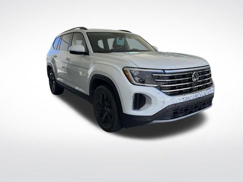 Used 2024 Volkswagen Atlas SE w/ Black Wheel Package FWD image 2