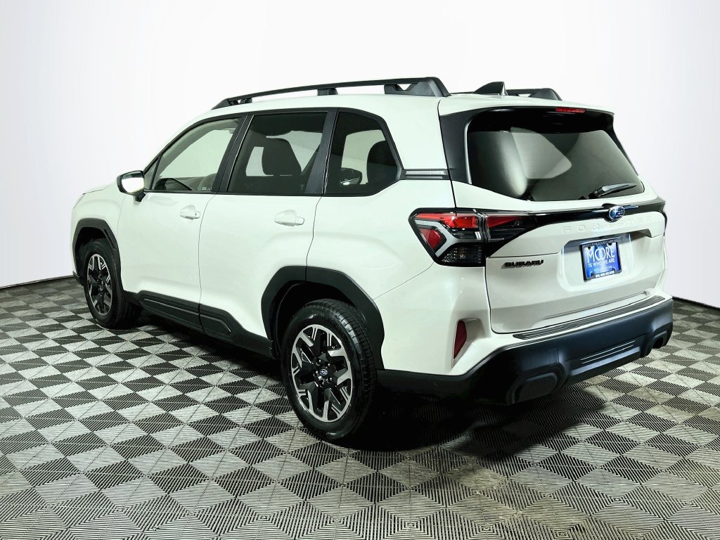 Certified 2025 Subaru Forester Premium AWD/4WD image 5