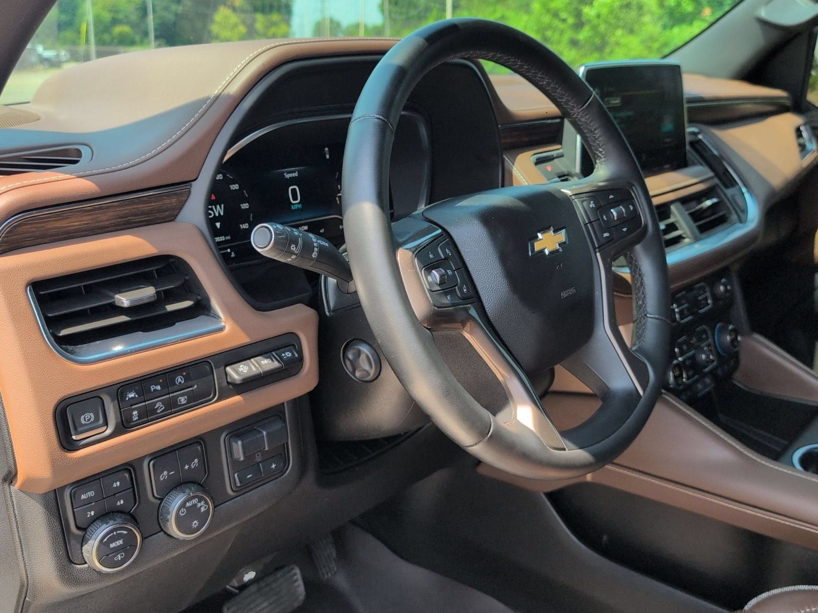 Used 2024 Chevrolet Suburban High Country AWD/4WD image 11