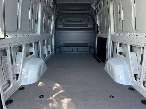 Used 2025 Mercedes-Benz Sprinter 2500 image 14
