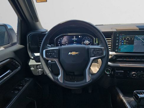 Used 2025 Chevrolet Silverado 1500 LT AWD/4WD image 12