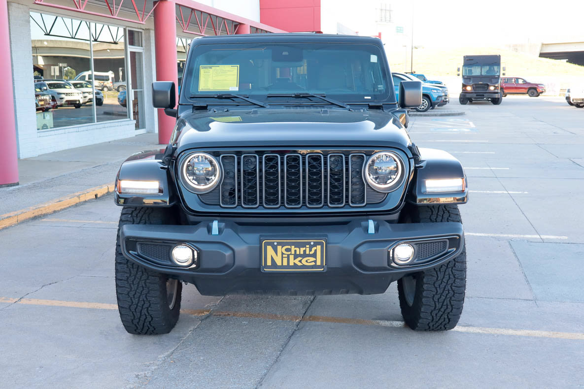 Used 2024 Jeep Wrangler Unlimited w/ LED Headlamp & Fog Lamp Group AWD/4WD image 3