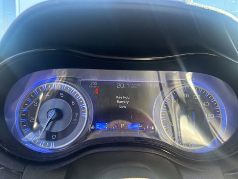 Used 2019 Chrysler 300 S RWD image 5