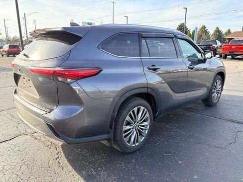 Used 2022 Toyota Highlander Platinum image 5