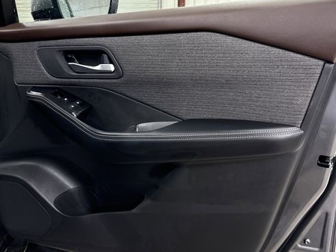 Used 2023 Nissan Rogue SV image 21