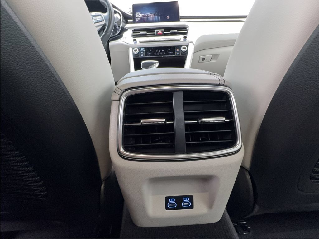 Used 2025 Genesis G70 2.5T RWD image 39