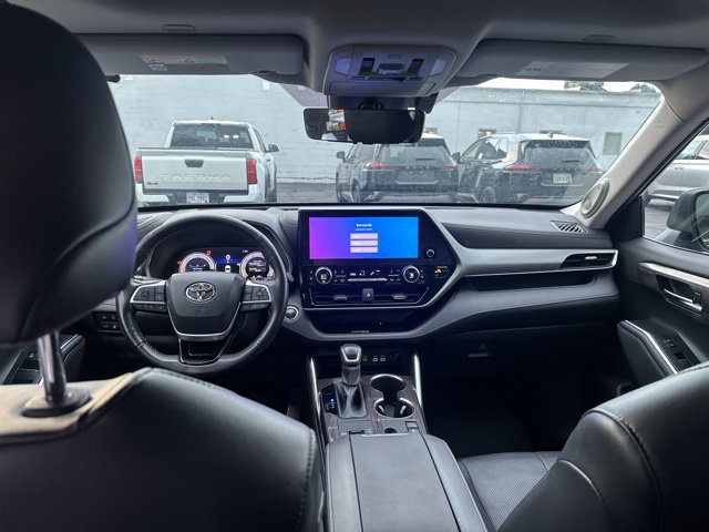 Used 2023 Toyota Highlander Platinum AWD/4WD image 11