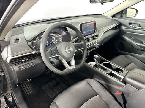 Used 2024 Nissan Altima 2.5 SV FWD image 9