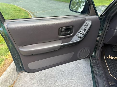 Used 2000 Jeep Cherokee Sport AWD/4WD image 15