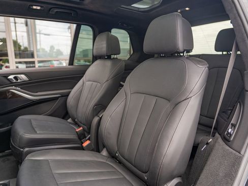 Used 2021 BMW X7 xDrive40i w/ M Sport Package AWD/4WD image 17