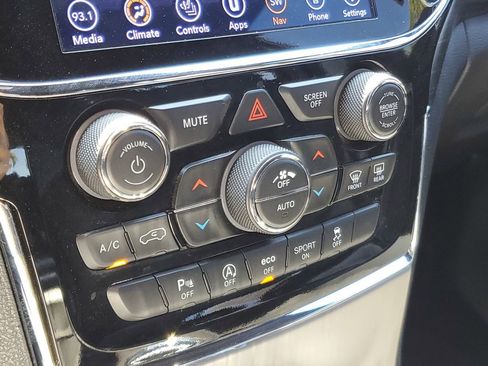 Used 2019 Jeep Grand Cherokee Altitude image 22