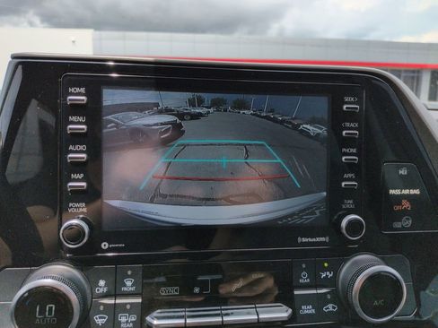 Used 2022 Toyota Highlander L AWD/4WD image 20