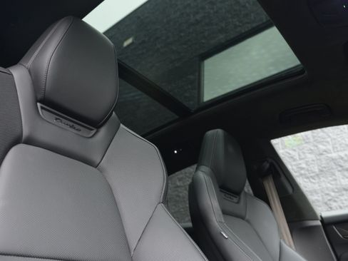Certified 2025 Porsche Macan Turbo Electric AWD/4WD image 27