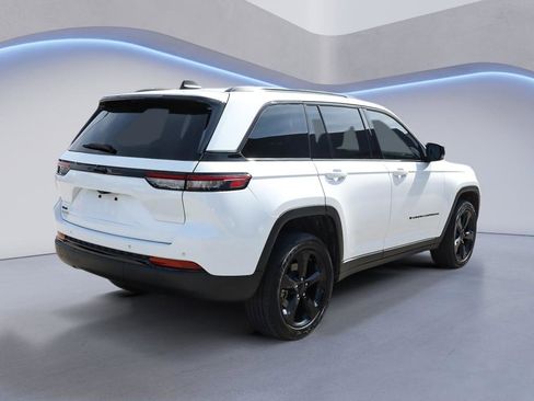 Used 2023 Jeep Grand Cherokee Altitude image 7