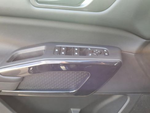 Used 2025 Nissan Pathfinder SV image 16