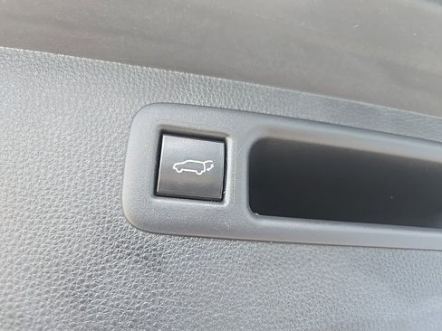 Used 2022 Toyota Highlander XLE image 94