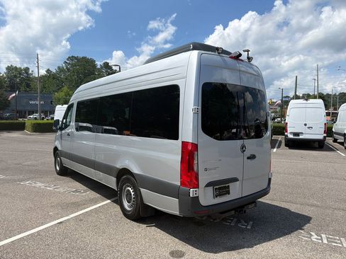 Used 2024 Mercedes-Benz Sprinter 2500 image 9
