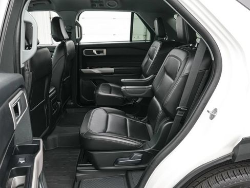Certified 2024 Ford Explorer XLT w/ Equipment Group 202A AWD/4WD image 18