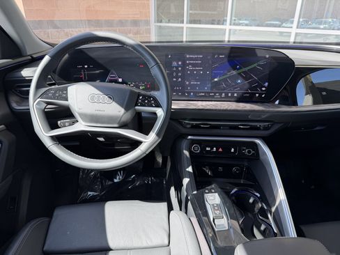 Used 2025 Audi Q5 Premium Plus w/ Premium Plus AWD/4WD image 16