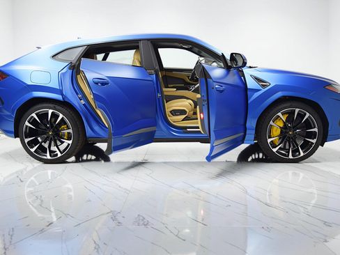 Used 2022 Lamborghini Urus AWD/4WD image 16