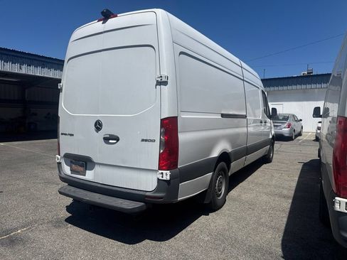 Used 2024 Mercedes-Benz Sprinter 2500 w/ Acoustic Package image 5
