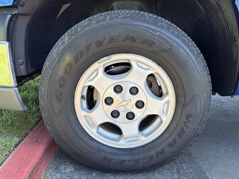 Used 2004 Chevrolet Avalanche 2WD image 21