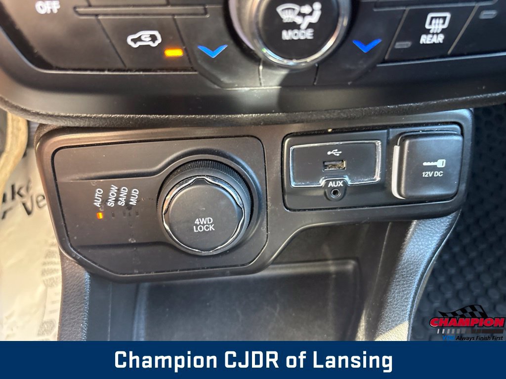 Used 2022 Jeep Renegade Latitude AWD/4WD image 30