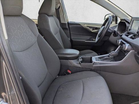 Used 2022 Toyota RAV4 XLE w/ Convenience Package FWD image 17