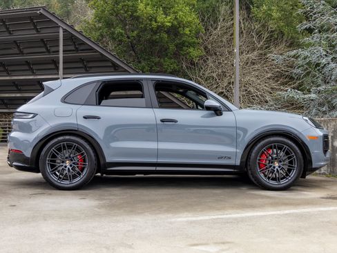 New 2026 Porsche Cayenne GTS image 12