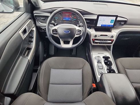 Used 2023 Ford Explorer XLT image 7