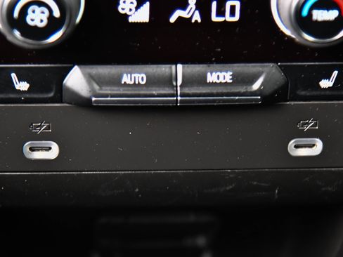 Used 2023 Chevrolet Suburban Premier AWD/4WD image 42