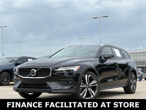 Certified 2025 Volvo V60 B5 Cross Country Plus AWD/4WD image 2