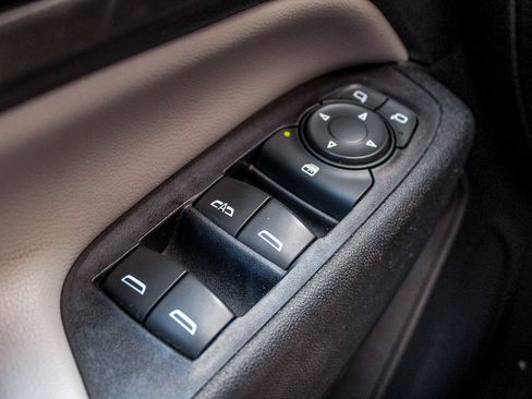 Used 2018 Chevrolet Equinox LT FWD image 32