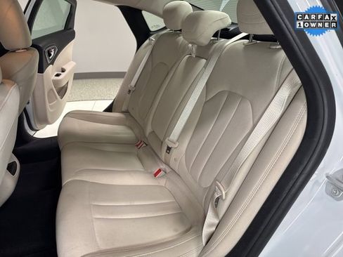 Used 2016 Chrysler 200 Limited image 20