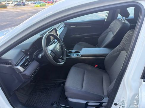 Used 2025 Toyota Camry LE FWD image 8