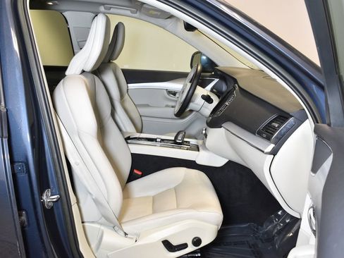 Used 2023 Volvo XC90 B5 Core image 31
