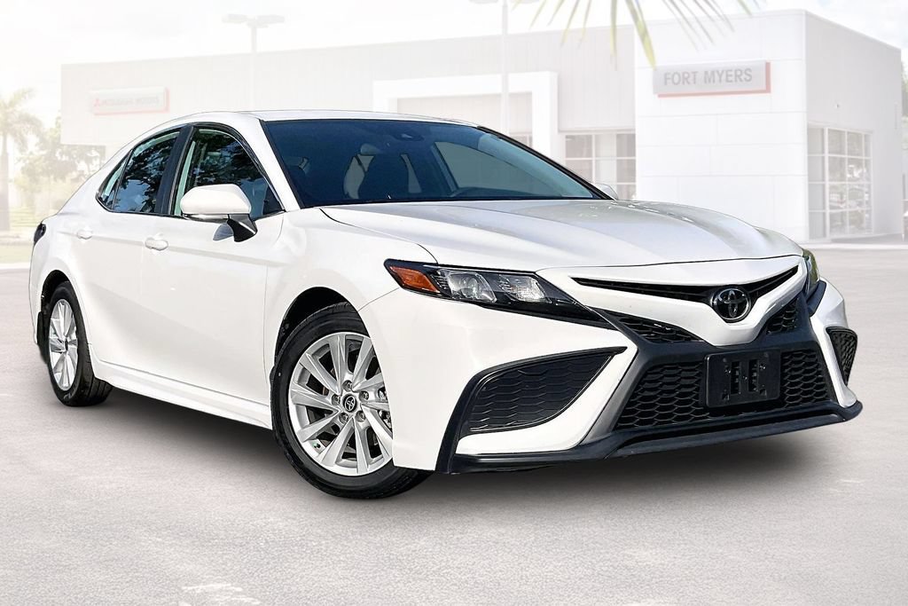 Used 2024 Toyota Camry SE FWD image 1