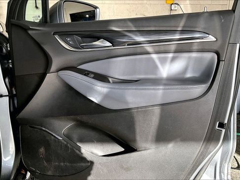 Used 2018 Buick Enclave Essence image 23