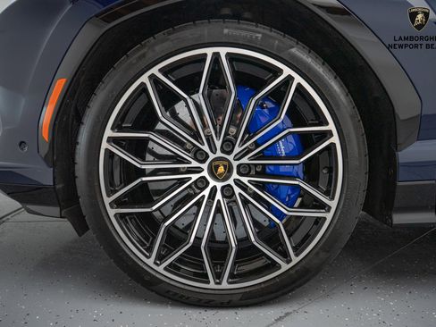 Used 2025 Lamborghini Urus SE image 33