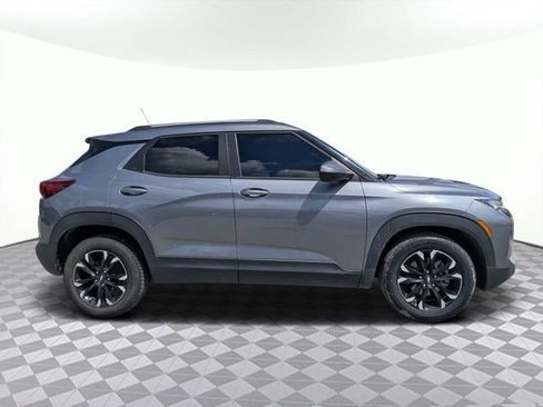 Used 2022 Chevrolet TrailBlazer LT w/ Convenience Package FWD image 3