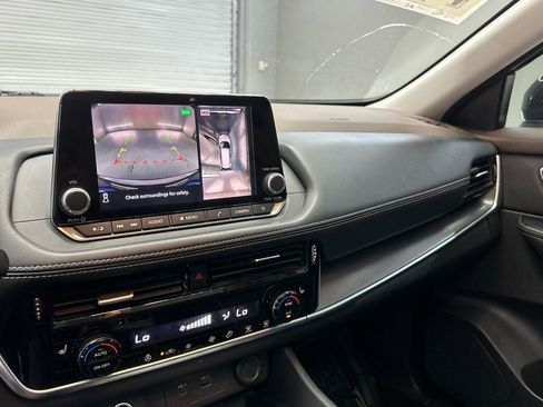 Used 2021 Nissan Rogue SV w/ Premium Package FWD image 22