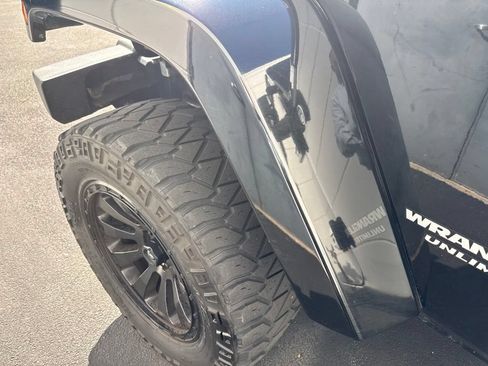 Used 2015 Jeep Wrangler Unlimited Rubicon w/ Connectivity Group AWD/4WD image 10