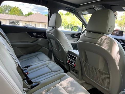 Used 2018 Audi Q7 3.0T Prestige w/ Prestige Package AWD/4WD image 19