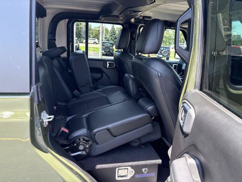 Used 2023 Jeep Gladiator Sport AWD/4WD image 12
