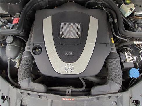 Used 2011 Mercedes-Benz C 300 Sport image 22