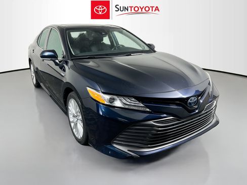 Used 2020 Toyota Camry XLE w/ Sunroof Package FWD image 1
