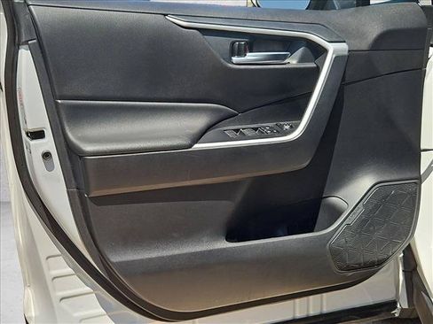 Used 2025 Toyota RAV4 XLE AWD/4WD image 10