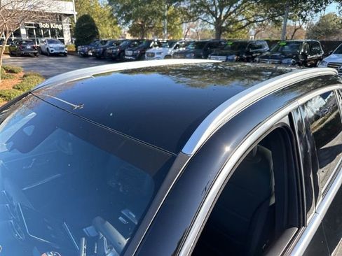 Used 2025 Mercedes-Benz GLC 300 4MATIC image 13