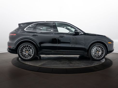 Certified 2023 Porsche Cayenne Turbo AWD/4WD image 8